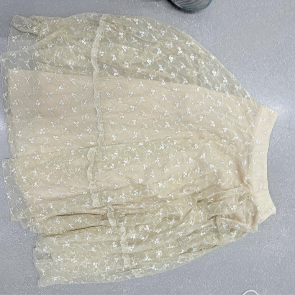 Elegant embroidery skirt size s